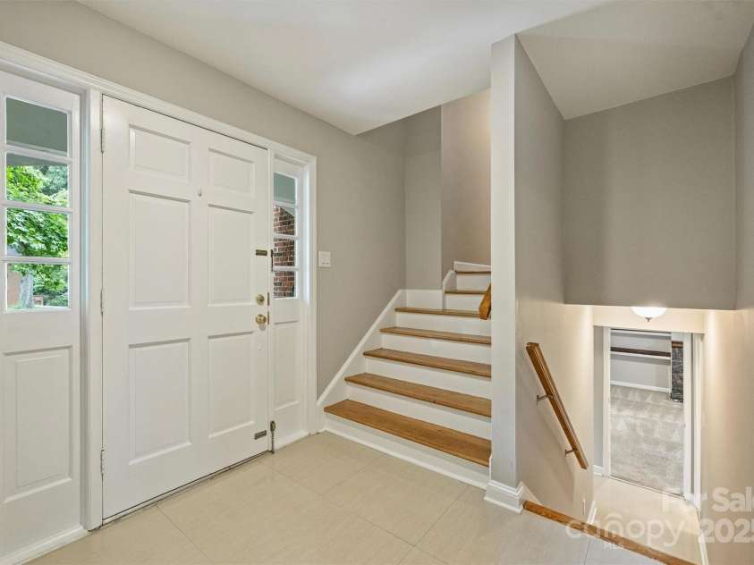 2301 Seth Thomas Road, Charlotte, NC 28210.  MLS# CAR4265395, YatesRealty ID 26452. Split-Level