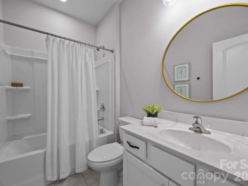 16124 Fieldstone Trace, Charlotte, NC 28278.  MLS# CAR4350820, YatesRealty ID 26453. 1st Floor Full Bath