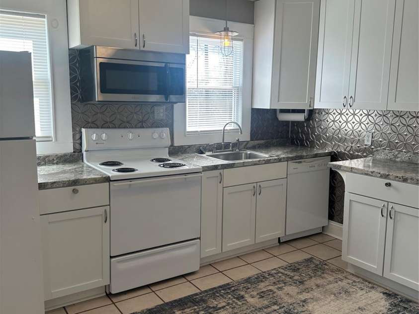 706 13th Street, Hickory, NC 28602.  MLS# CAR4274460, YatesRealty ID 26453. 