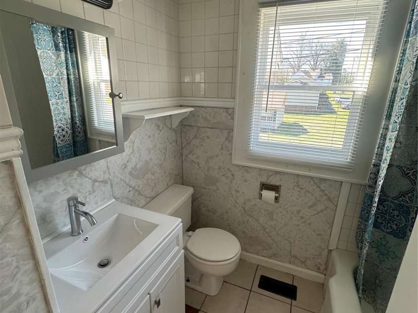 706 13th Street, Hickory, NC 28602.  MLS# CAR4274460, YatesRealty ID 26453. 