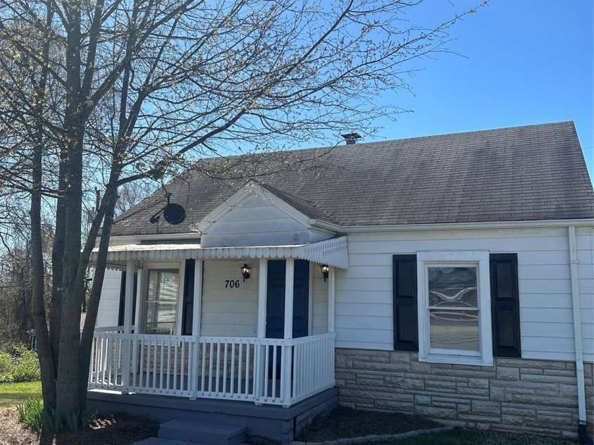 706 13th Street, Hickory, NC 28602.  MLS# CAR4274460, YatesRealty ID 26453. 