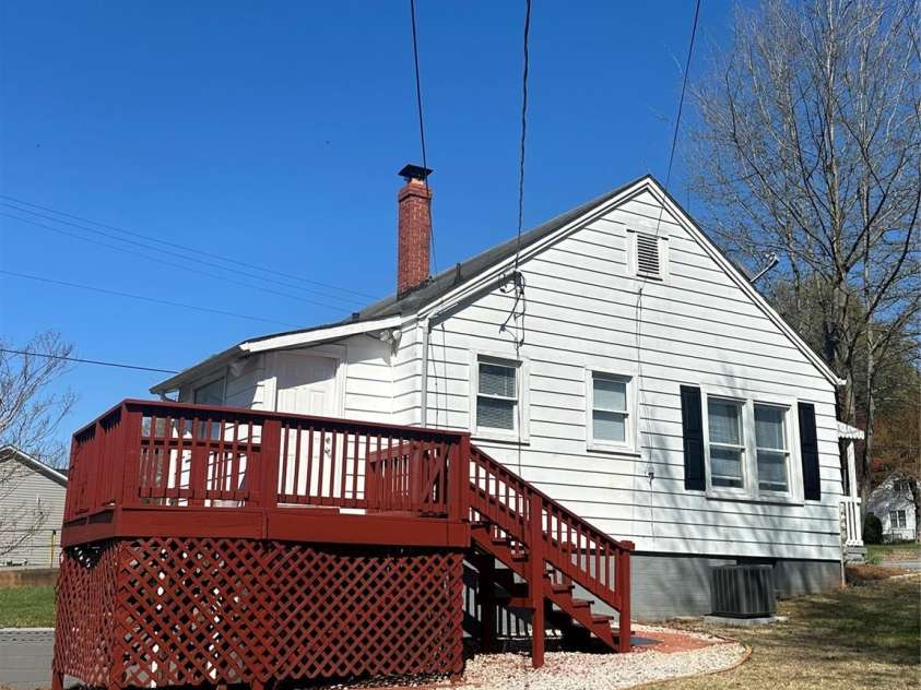 706 13th Street, Hickory, NC 28602.  MLS# CAR4274460, YatesRealty ID 26453. 