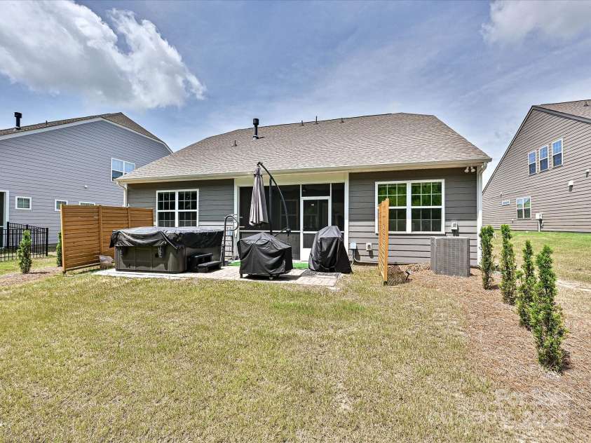 15614 Aviary Orchard Way, Charlotte, NC 28278.  MLS# CAR4272021, YatesRealty ID 26454. 