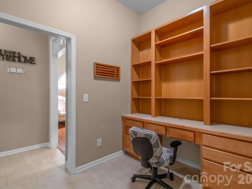 8339 Brookings Drive, Charlotte, NC 28269.  MLS# CAR4368873, YatesRealty ID 26454. 