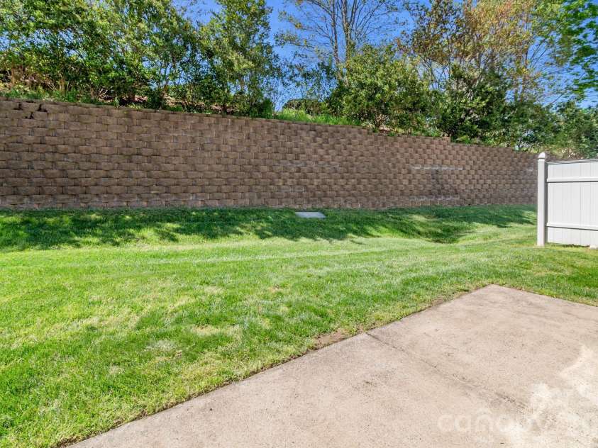 8339 Brookings Drive, Charlotte, NC 28269.  MLS# CAR4368873, YatesRealty ID 26454. 