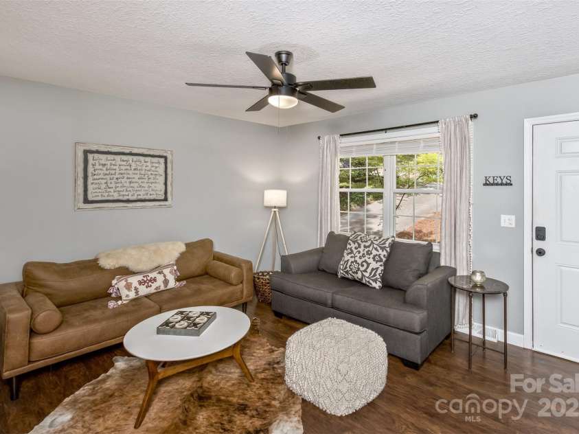 24 Evelake Drive, Asheville, NC 28806.  MLS# CAR4272223, YatesRealty ID 26455. 