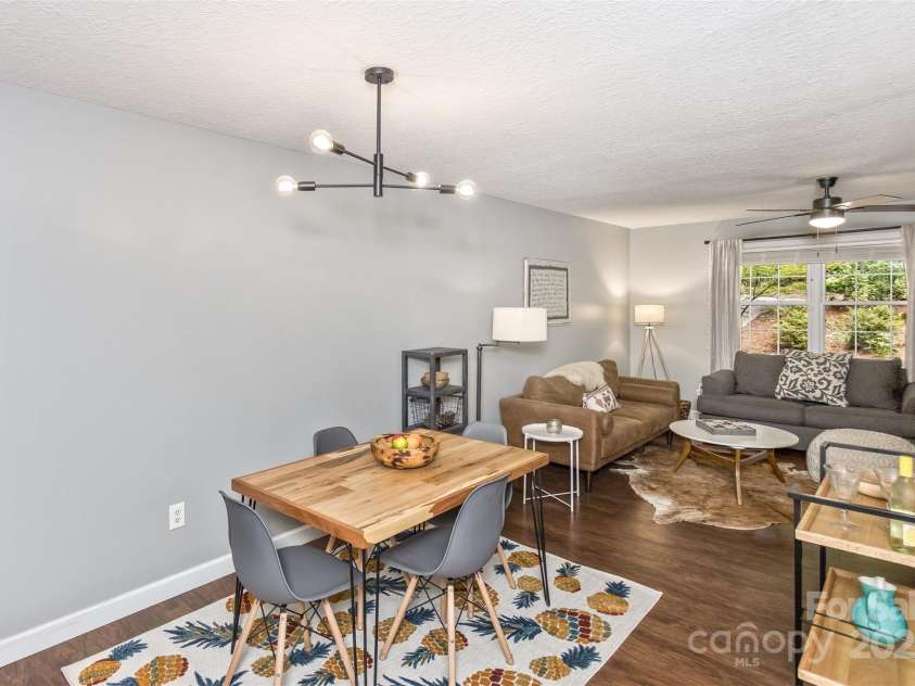 24 Evelake Drive, Asheville, NC 28806.  MLS# CAR4272223, YatesRealty ID 26455. 