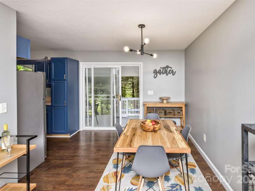 24 Evelake Drive, Asheville, NC 28806.  MLS# CAR4272223, YatesRealty ID 26455. 