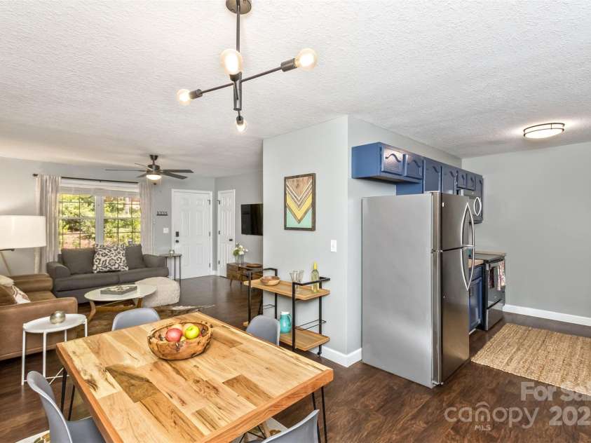 24 Evelake Drive, Asheville, NC 28806.  MLS# CAR4272223, YatesRealty ID 26455. 