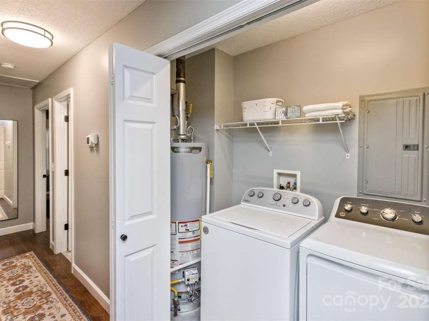 24 Evelake Drive, Asheville, NC 28806.  MLS# CAR4272223, YatesRealty ID 26455. 