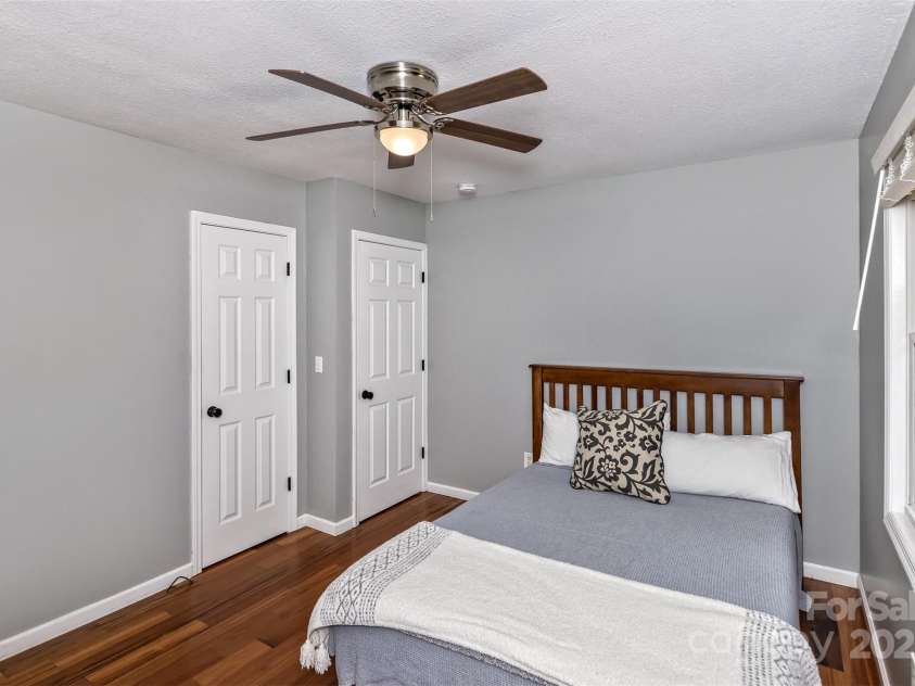 24 Evelake Drive, Asheville, NC 28806.  MLS# CAR4272223, YatesRealty ID 26455. 