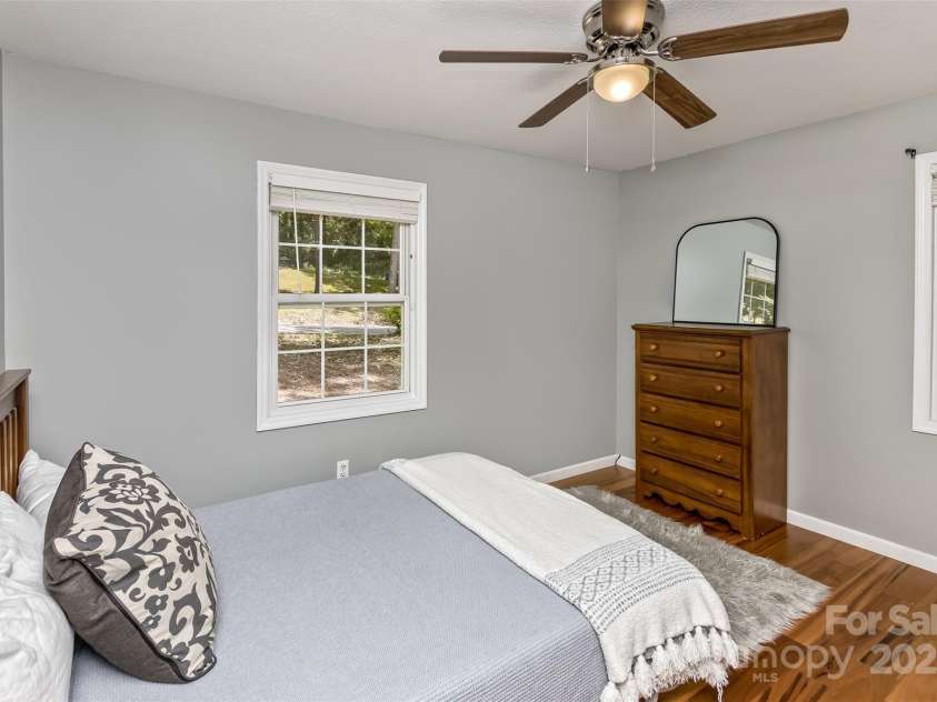 24 Evelake Drive, Asheville, NC 28806.  MLS# CAR4272223, YatesRealty ID 26455. 