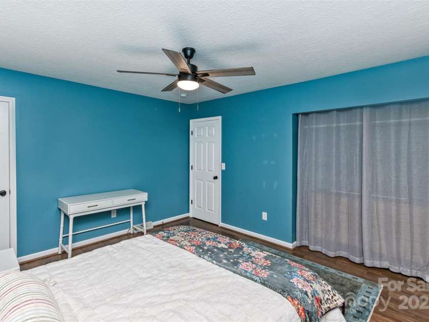 24 Evelake Drive, Asheville, NC 28806.  MLS# CAR4272223, YatesRealty ID 26455. 