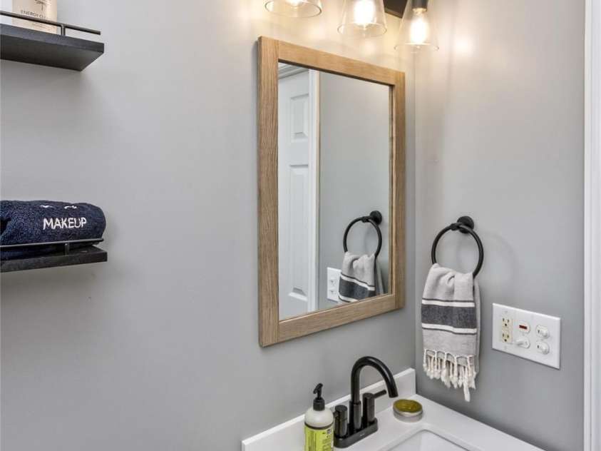 24 Evelake Drive, Asheville, NC 28806.  MLS# CAR4272223, YatesRealty ID 26455. 