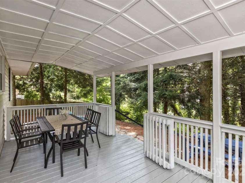 24 Evelake Drive, Asheville, NC 28806.  MLS# CAR4272223, YatesRealty ID 26455. 