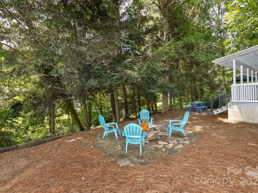 24 Evelake Drive, Asheville, NC 28806.  MLS# CAR4272223, YatesRealty ID 26455. 