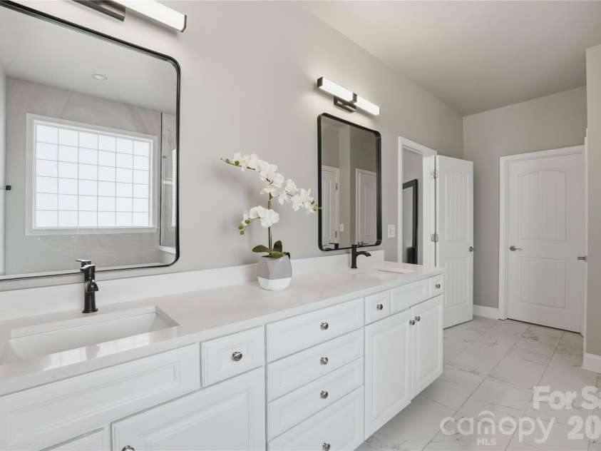 5068 Gladiola Way, Tega Cay, SC 29708.  MLS# CAR4371623, YatesRealty ID 26455. 