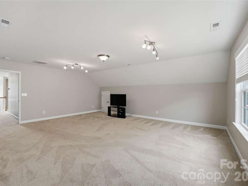5068 Gladiola Way, Tega Cay, SC 29708.  MLS# CAR4371623, YatesRealty ID 26455. 