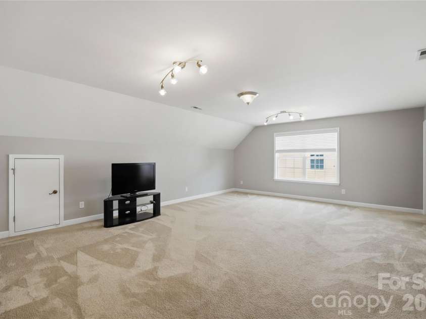 5068 Gladiola Way, Tega Cay, SC 29708.  MLS# CAR4371623, YatesRealty ID 26455. Bonus/5th bedroom with full bathroom