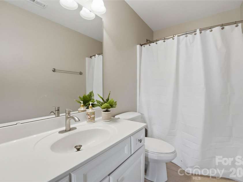 5068 Gladiola Way, Tega Cay, SC 29708.  MLS# CAR4371623, YatesRealty ID 26455. Full bathroom on second floor