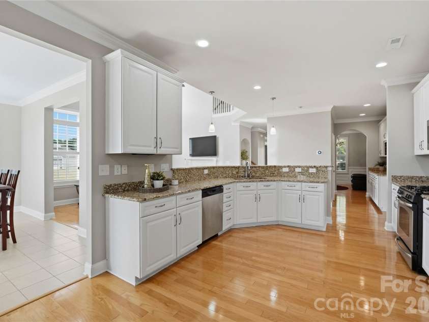 5068 Gladiola Way, Tega Cay, SC 29708.  MLS# CAR4371623, YatesRealty ID 26455. Kitchen