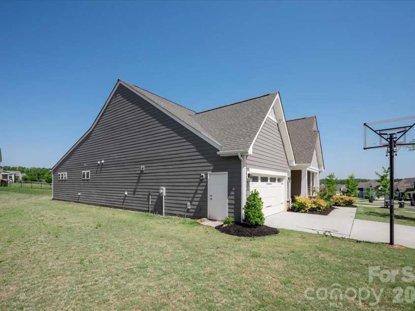 507 Yucatan Drive, Waxhaw, NC 28173.  MLS# CAR4333551, YatesRealty ID 26457. 