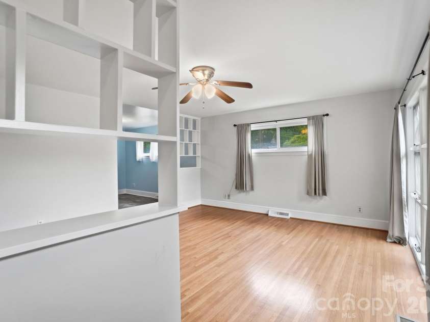 6239 Netherwood Drive, Charlotte, NC 28210.  MLS# CAR4380008, YatesRealty ID 26458. 