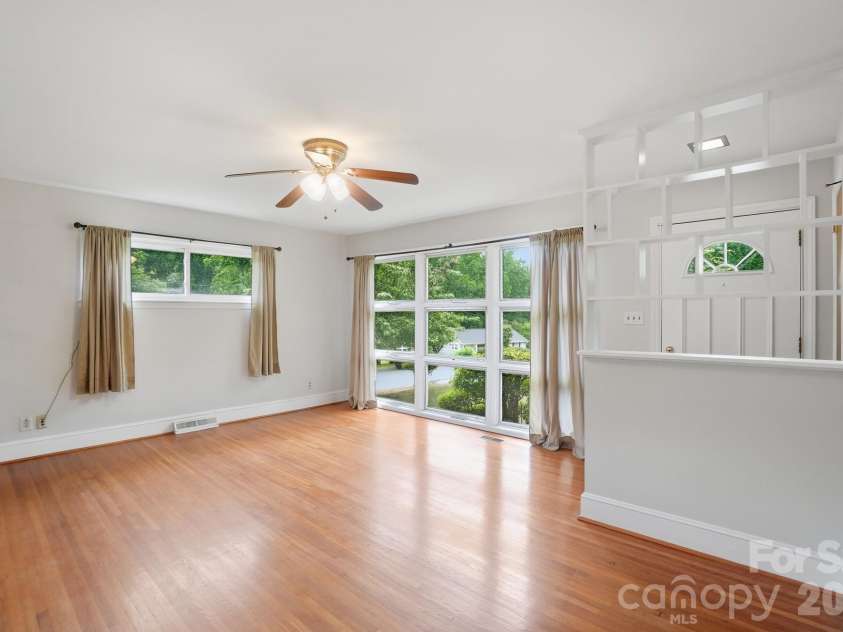 6239 Netherwood Drive, Charlotte, NC 28210.  MLS# CAR4380008, YatesRealty ID 26458. 