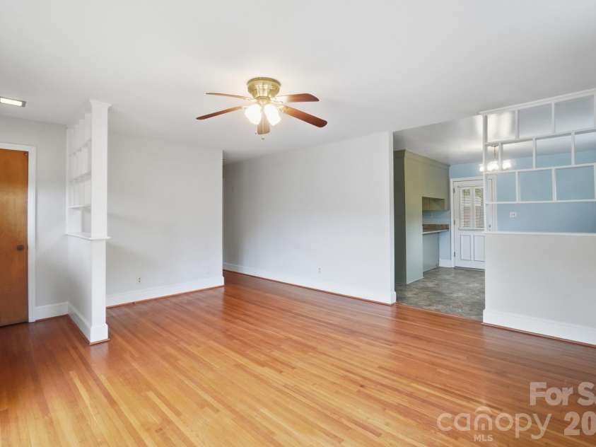 6239 Netherwood Drive, Charlotte, NC 28210.  MLS# CAR4380008, YatesRealty ID 26458. 