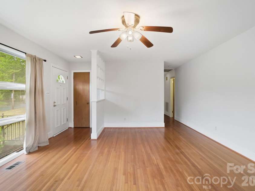 6239 Netherwood Drive, Charlotte, NC 28210.  MLS# CAR4380008, YatesRealty ID 26458. 