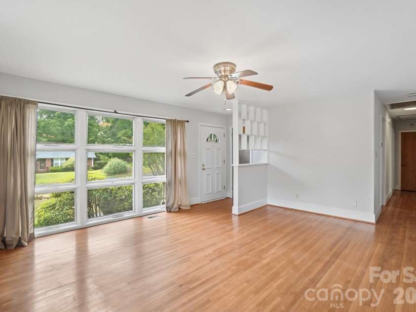 6239 Netherwood Drive, Charlotte, NC 28210.  MLS# CAR4380008, YatesRealty ID 26458. 