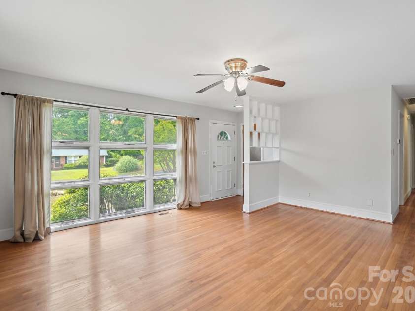 6239 Netherwood Drive, Charlotte, NC 28210.  MLS# CAR4380008, YatesRealty ID 26458. 