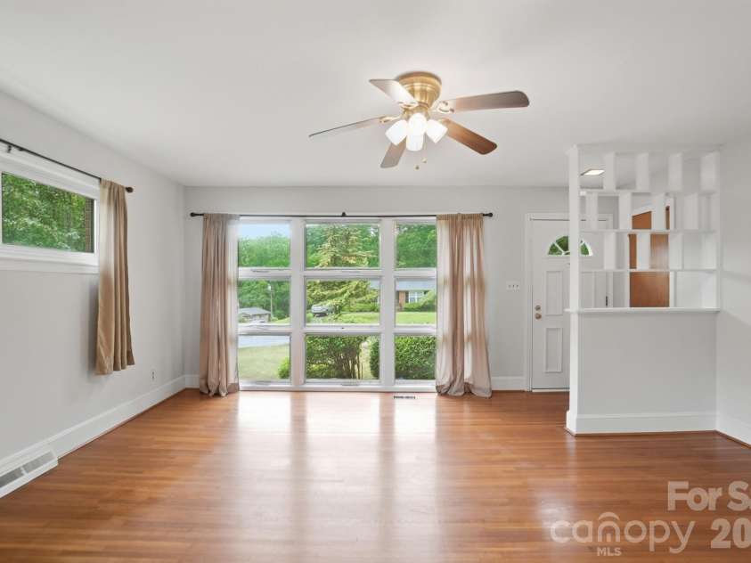 6239 Netherwood Drive, Charlotte, NC 28210.  MLS# CAR4380008, YatesRealty ID 26458. 