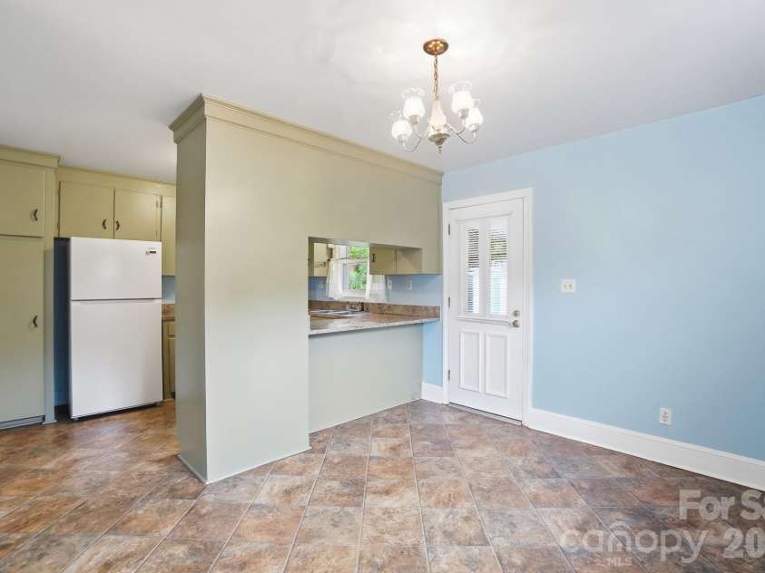 6239 Netherwood Drive, Charlotte, NC 28210.  MLS# CAR4380008, YatesRealty ID 26458. 