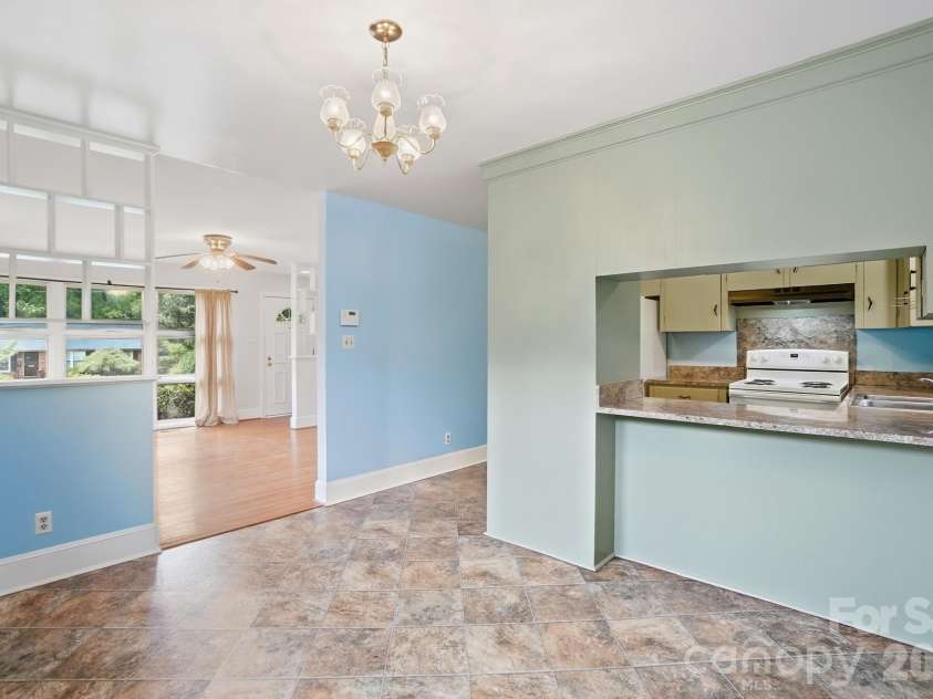 6239 Netherwood Drive, Charlotte, NC 28210.  MLS# CAR4380008, YatesRealty ID 26458. 