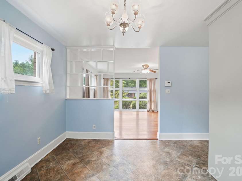 6239 Netherwood Drive, Charlotte, NC 28210.  MLS# CAR4380008, YatesRealty ID 26458. 
