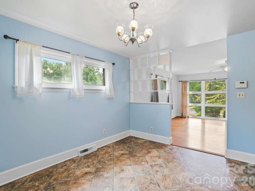 6239 Netherwood Drive, Charlotte, NC 28210.  MLS# CAR4380008, YatesRealty ID 26458. 