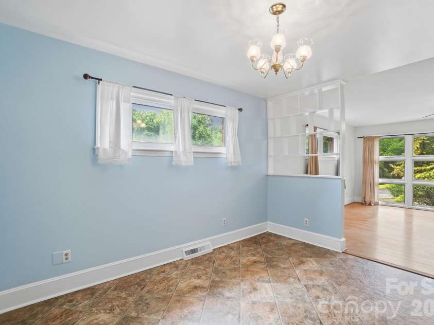 6239 Netherwood Drive, Charlotte, NC 28210.  MLS# CAR4380008, YatesRealty ID 26458. 
