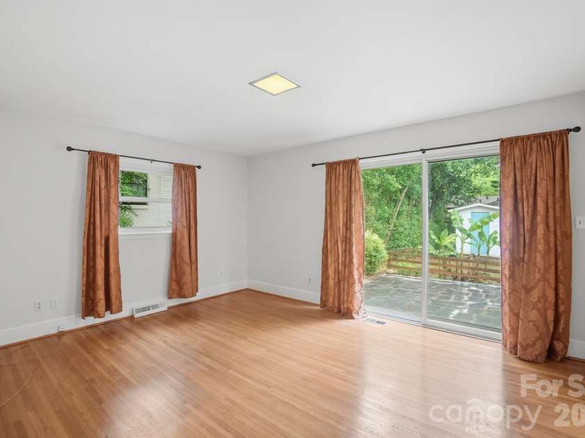 6239 Netherwood Drive, Charlotte, NC 28210.  MLS# CAR4380008, YatesRealty ID 26458. 