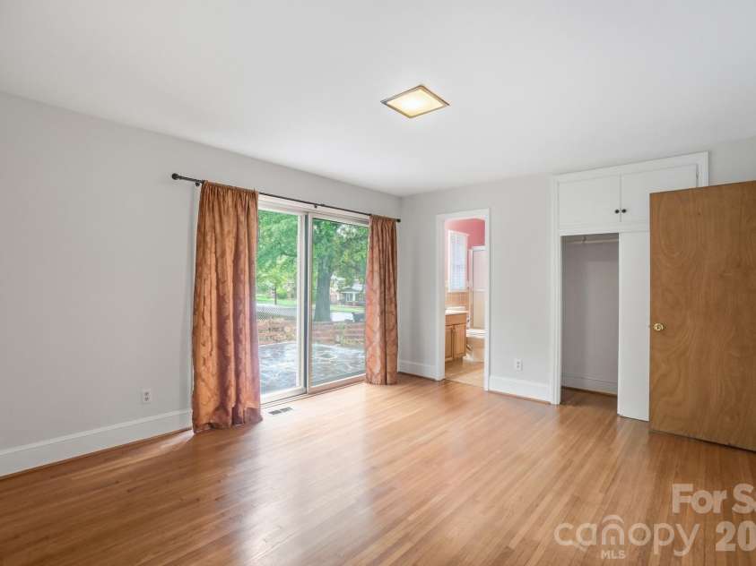 6239 Netherwood Drive, Charlotte, NC 28210.  MLS# CAR4380008, YatesRealty ID 26458. 