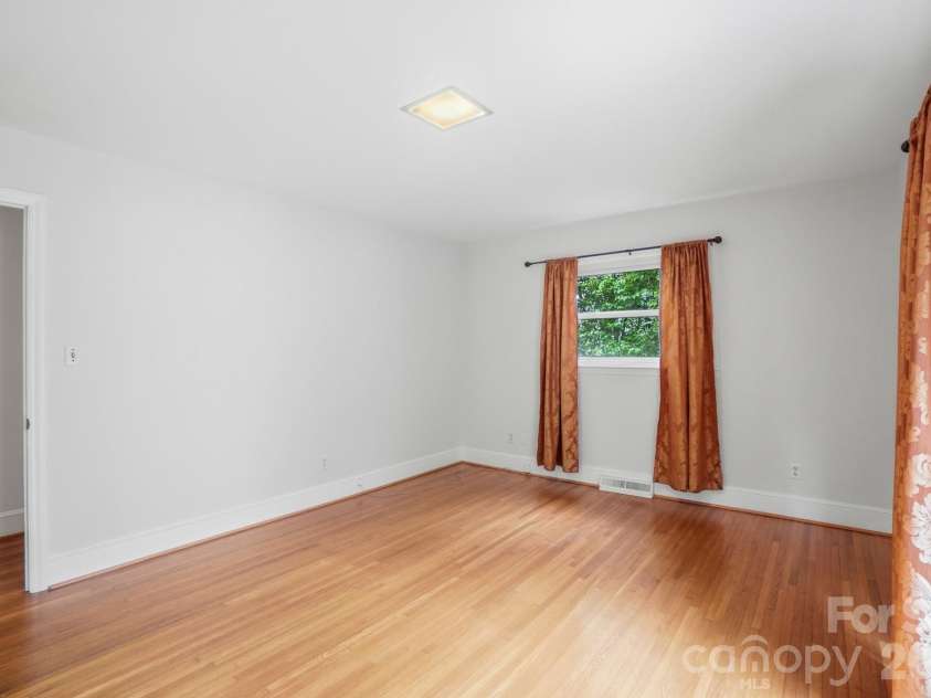 6239 Netherwood Drive, Charlotte, NC 28210.  MLS# CAR4380008, YatesRealty ID 26458. 