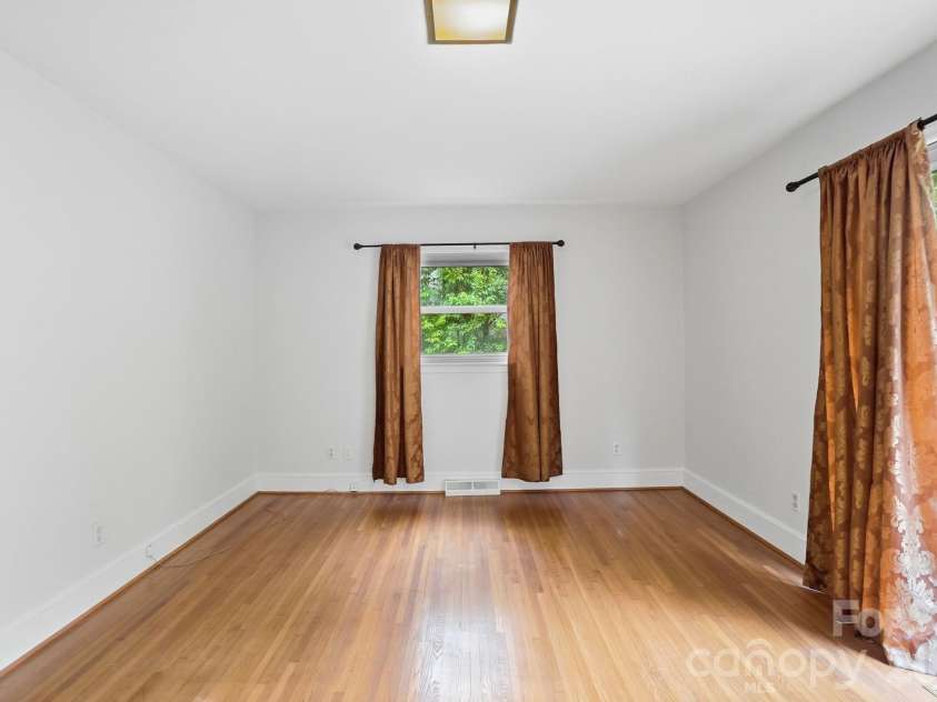 6239 Netherwood Drive, Charlotte, NC 28210.  MLS# CAR4380008, YatesRealty ID 26458. 