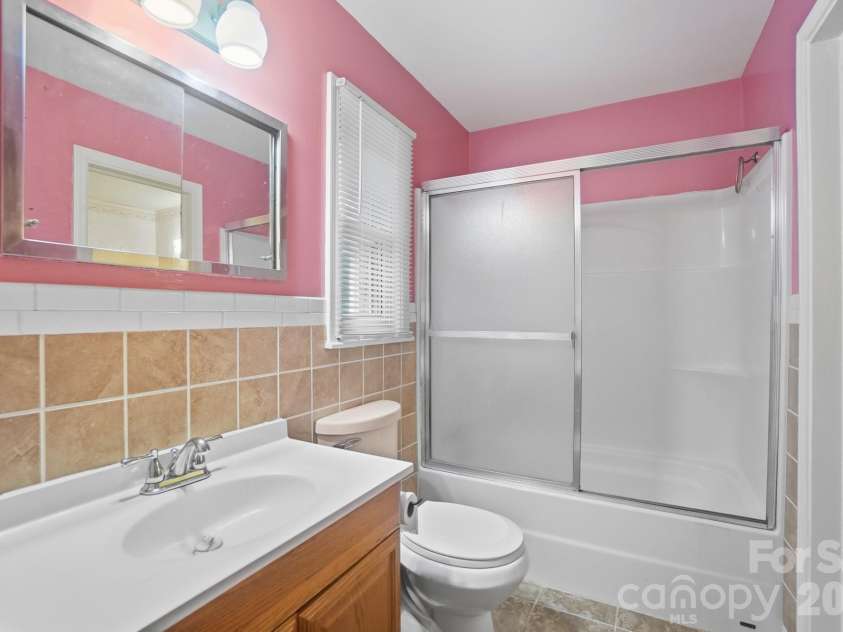 6239 Netherwood Drive, Charlotte, NC 28210.  MLS# CAR4380008, YatesRealty ID 26458. 