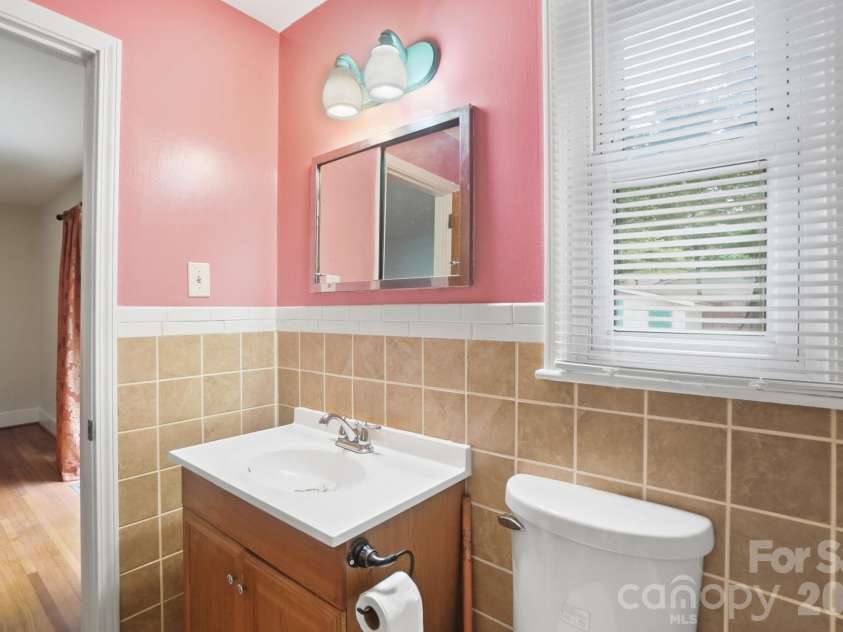 6239 Netherwood Drive, Charlotte, NC 28210.  MLS# CAR4380008, YatesRealty ID 26458. 