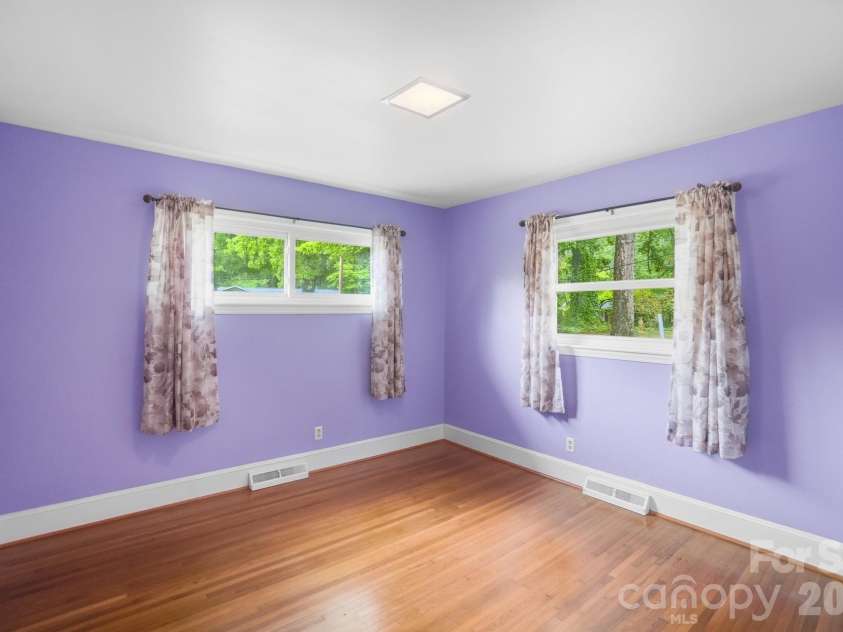 6239 Netherwood Drive, Charlotte, NC 28210.  MLS# CAR4380008, YatesRealty ID 26458. 