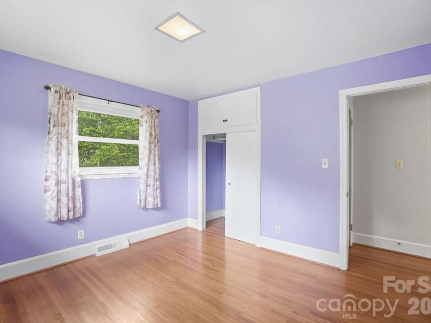 6239 Netherwood Drive, Charlotte, NC 28210.  MLS# CAR4380008, YatesRealty ID 26458. 