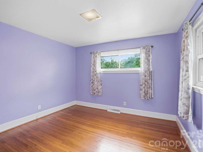6239 Netherwood Drive, Charlotte, NC 28210.  MLS# CAR4380008, YatesRealty ID 26458. 