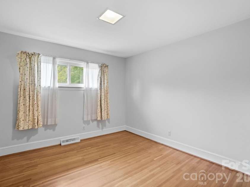 6239 Netherwood Drive, Charlotte, NC 28210.  MLS# CAR4380008, YatesRealty ID 26458. 