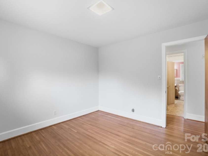 6239 Netherwood Drive, Charlotte, NC 28210.  MLS# CAR4380008, YatesRealty ID 26458. 