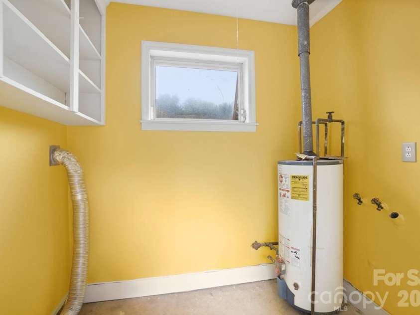 6239 Netherwood Drive, Charlotte, NC 28210.  MLS# CAR4380008, YatesRealty ID 26458. 